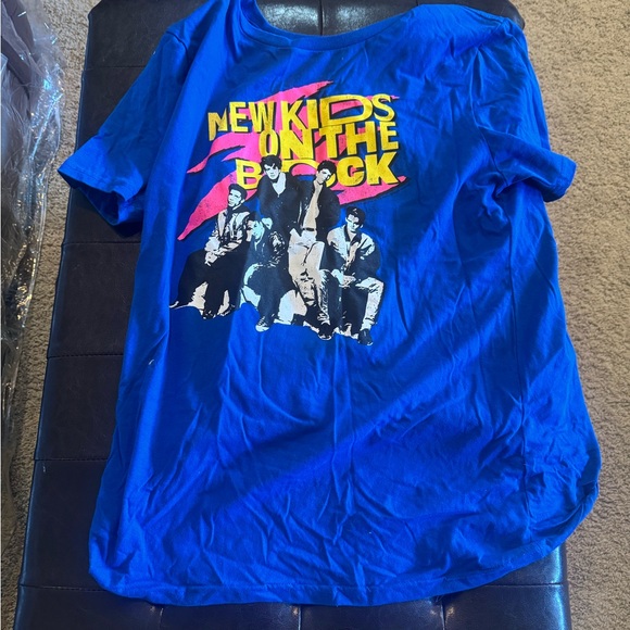 - NKOTB   t shirt NWT. Size 2 XL runs small. - Picture 1 of 3